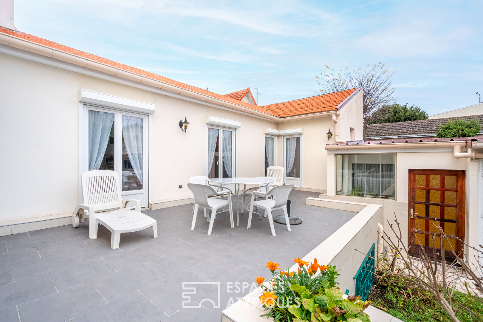 Maison familiale avec espace professionnel au Charentonneau