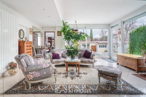 Family home with professional space in Charentonneau