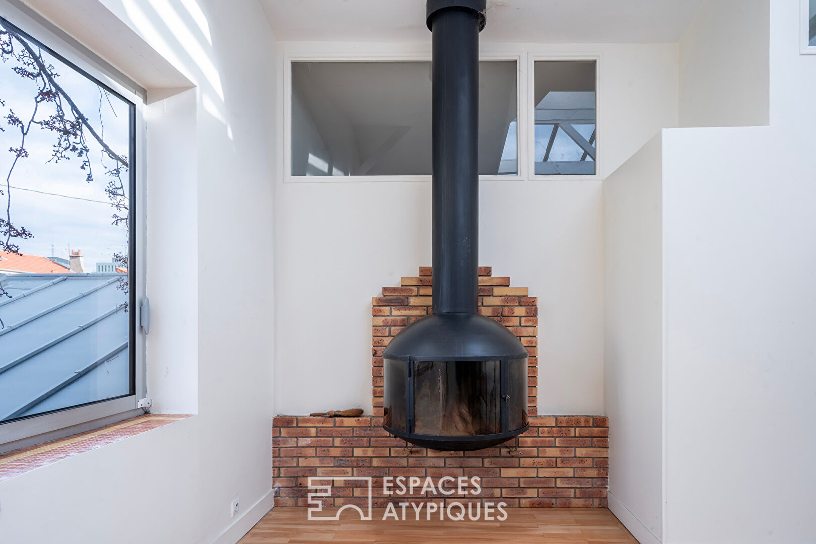Duplex lumineux sous verrière à la lisière de Paris