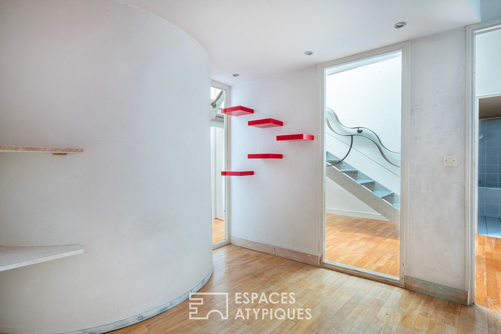 Duplex lumineux sous verrière à la lisière de Paris