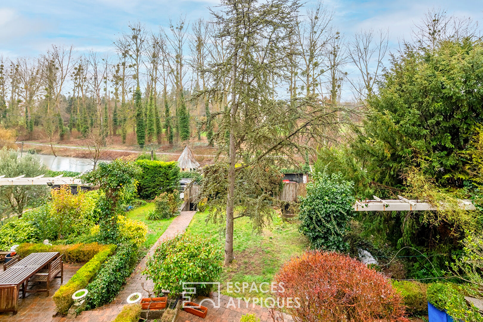Maison d&rsquo;époque avec berge et jardin privatifs au bord de l&rsquo;Yerres.