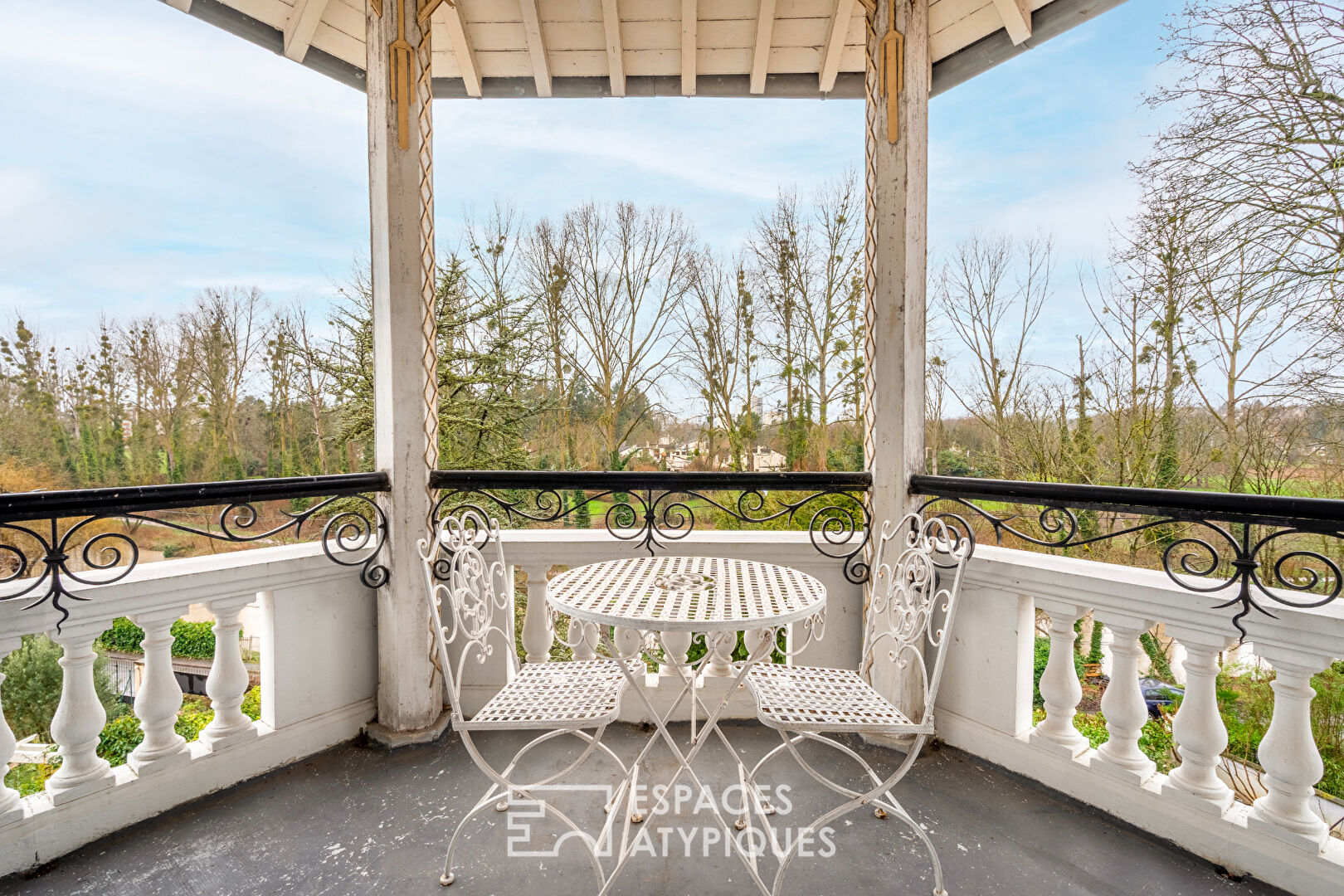 Maison d&rsquo;époque avec berge et jardin privatifs au bord de l&rsquo;Yerres.