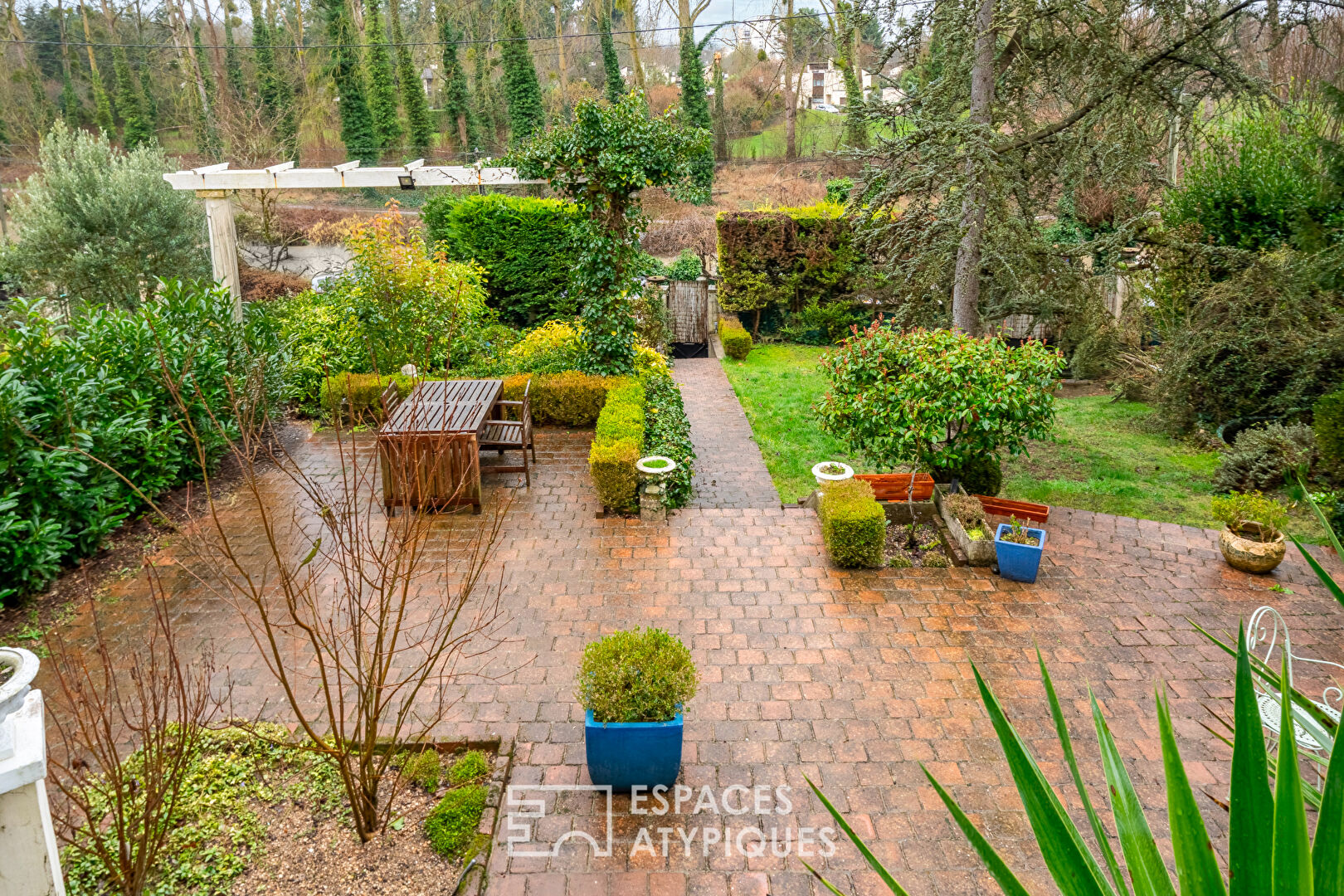 Maison d&rsquo;époque avec berge et jardin privatifs au bord de l&rsquo;Yerres.