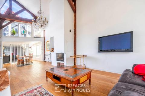 Triplex inversé avec piscine intérieure, terrasse et studio indépendant