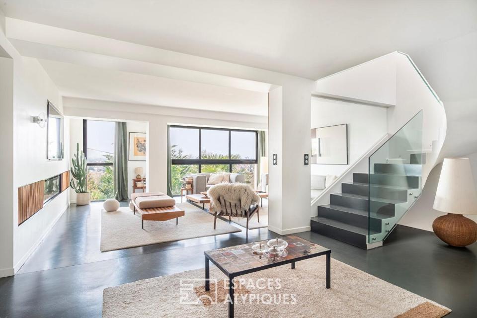 Maison d'architecte aux accents californiens, vue spectaculaire sur Paris