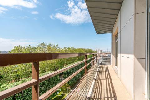 Appartement en dernier étage avec terrasse et vue Seine