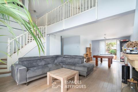 Maison familiale contemporaine avec jardin