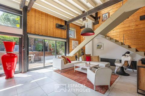 Maison d&rsquo;architecte à ossature bois avec extérieur et garage