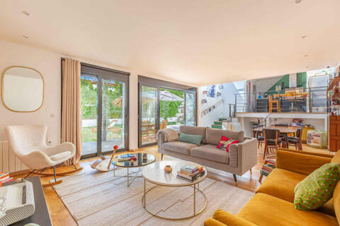 Maison d’architecte aux accents japonisants avec jardin et garage
