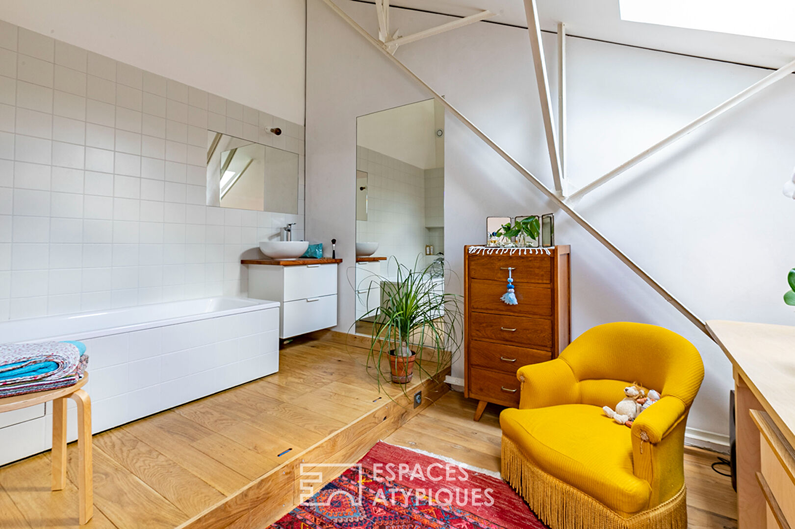 Ecological duplex in an old button shop