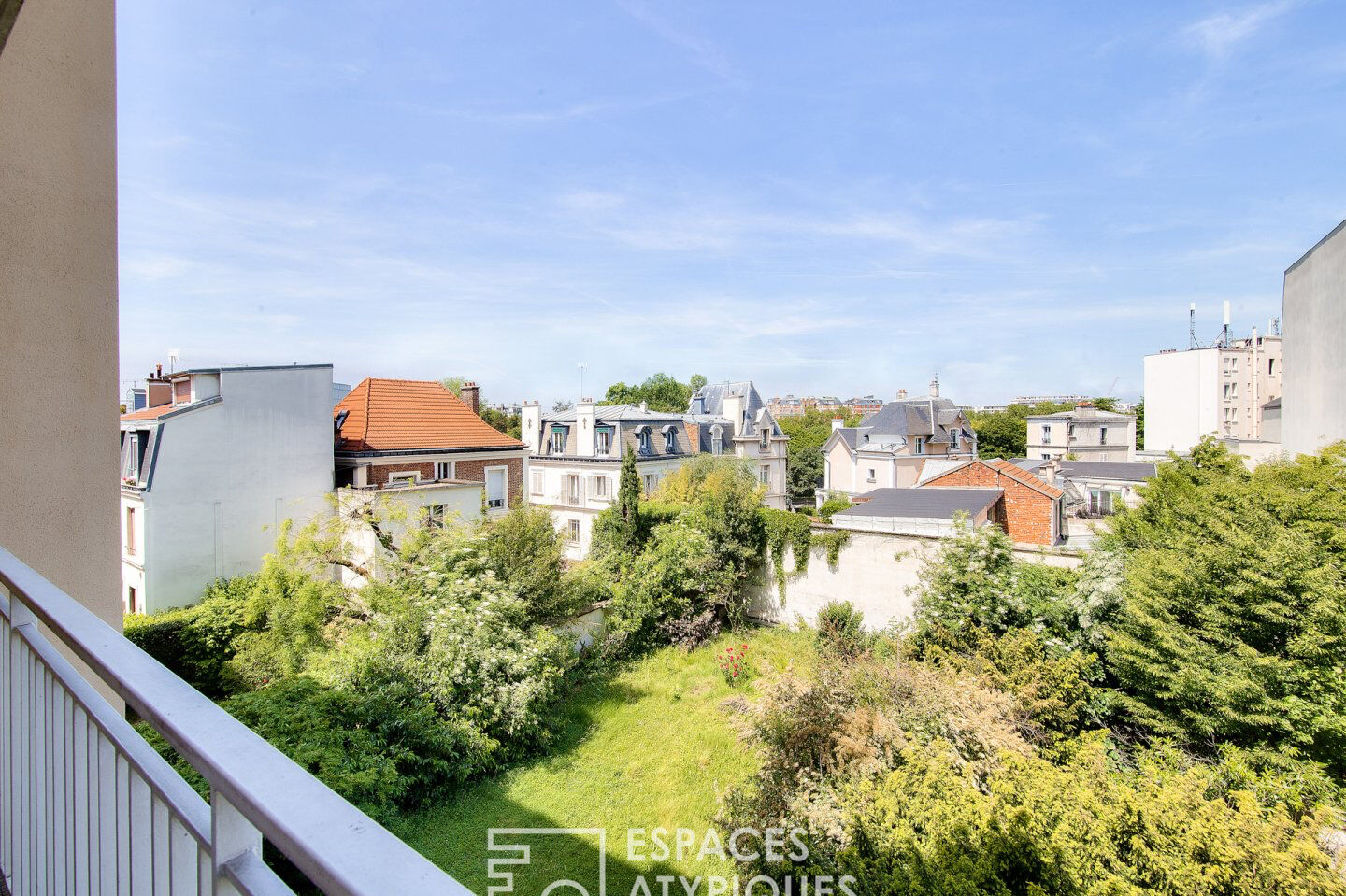 Family apartment with terraces near woods