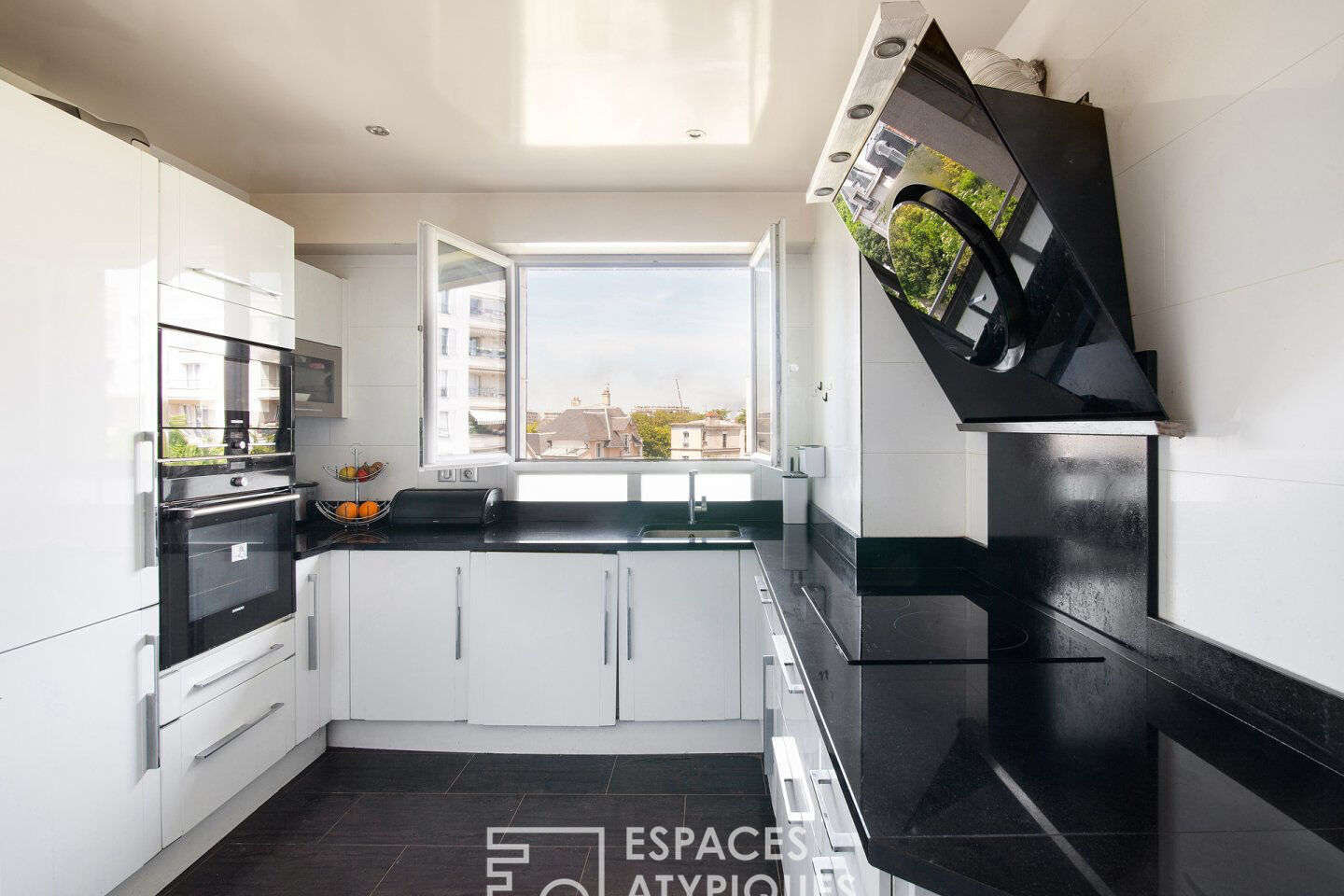 Family apartment with terraces near woods