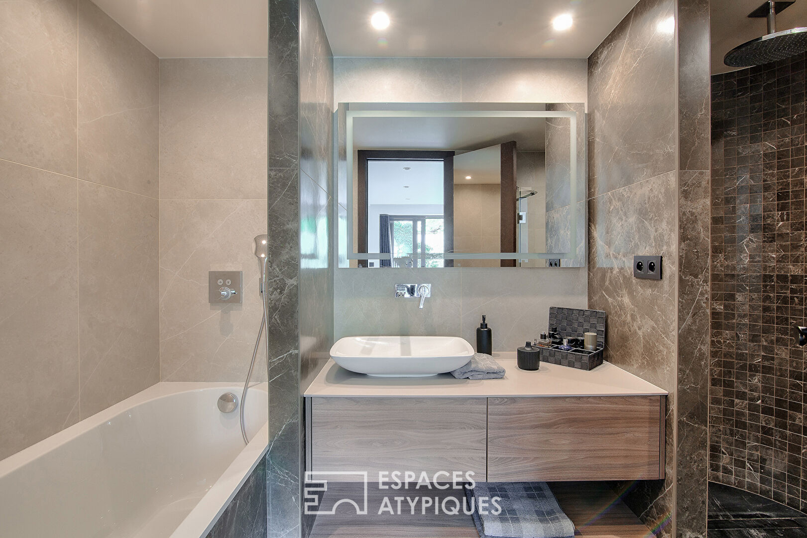 Loft contemporain avec jardin dans l’hypercentre Le Charentonneau