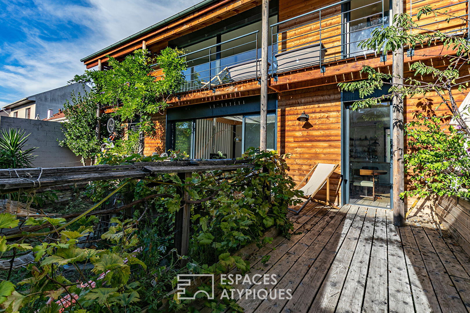 Maison d’architecte basse consommation et son jardin bucolique