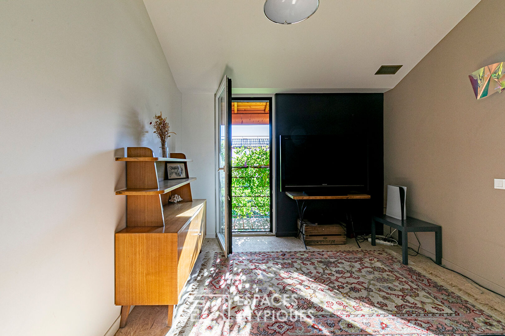 Maison d’architecte basse consommation et son jardin bucolique