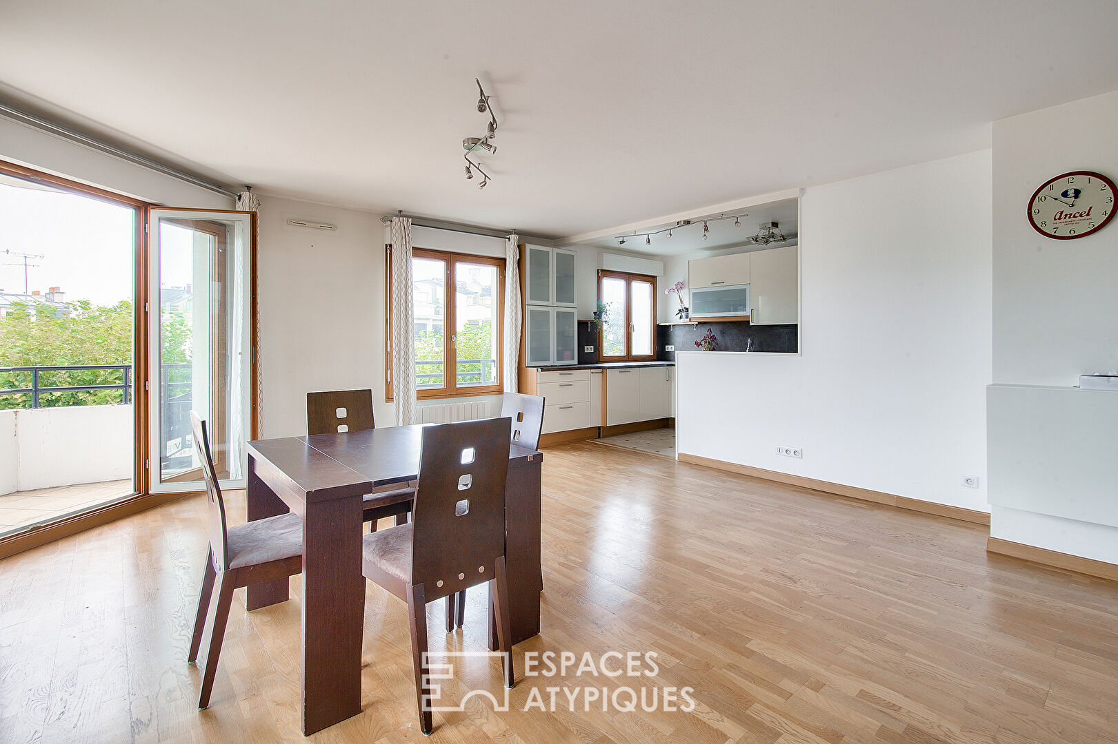 Family apartment with balcony and open view