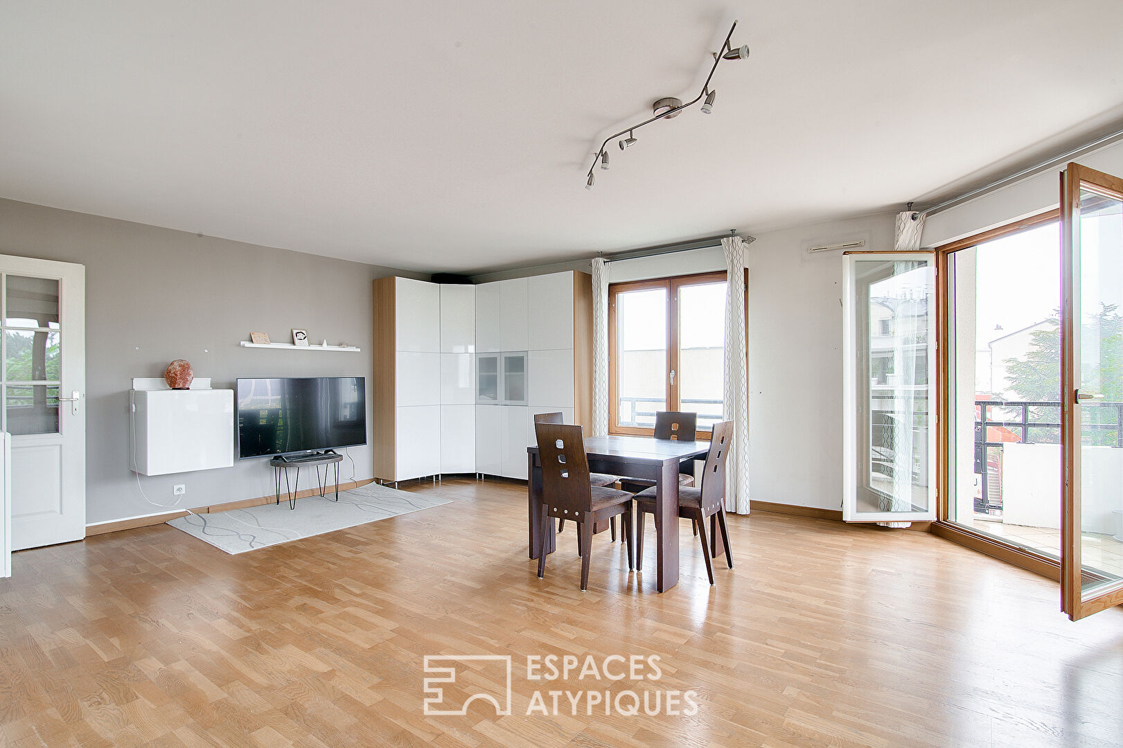 Family apartment with balcony and open view