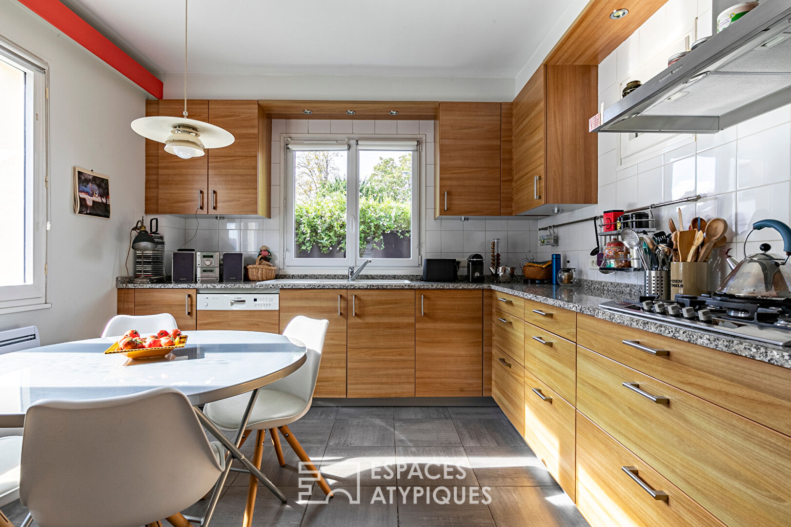 Maison d’architecte avec terrasse et jardin au calme absolu