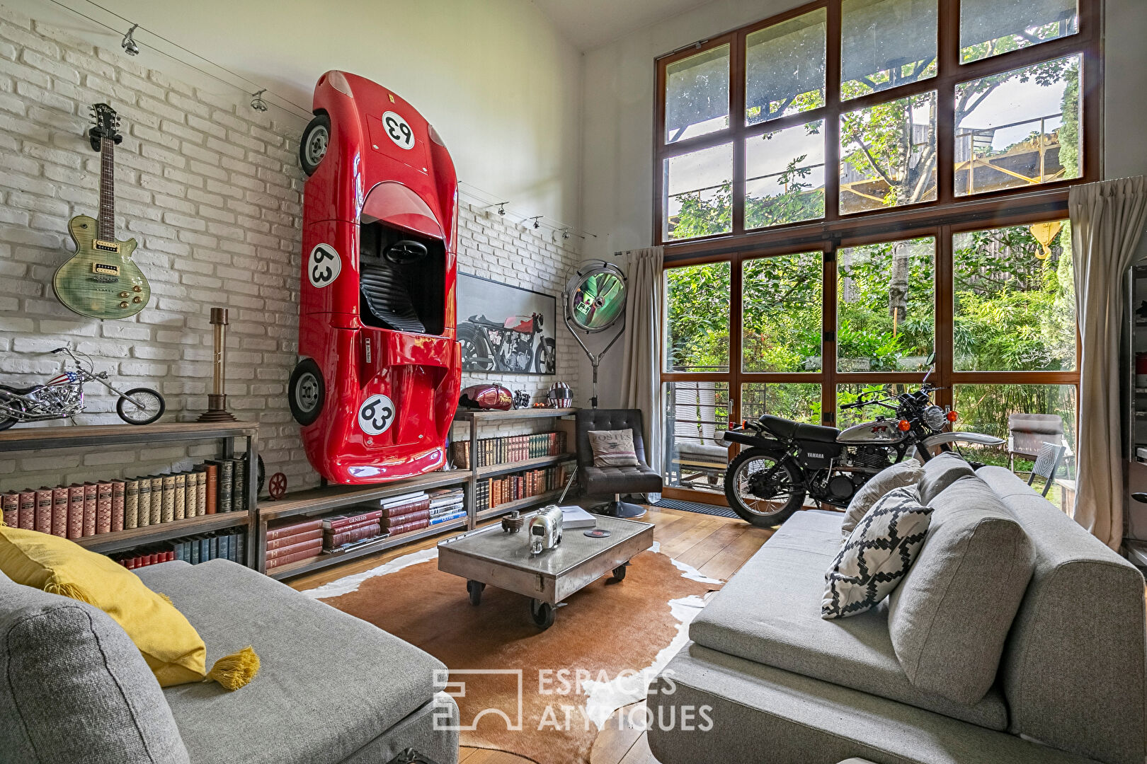 Duplex architect loft overlooking lush garden