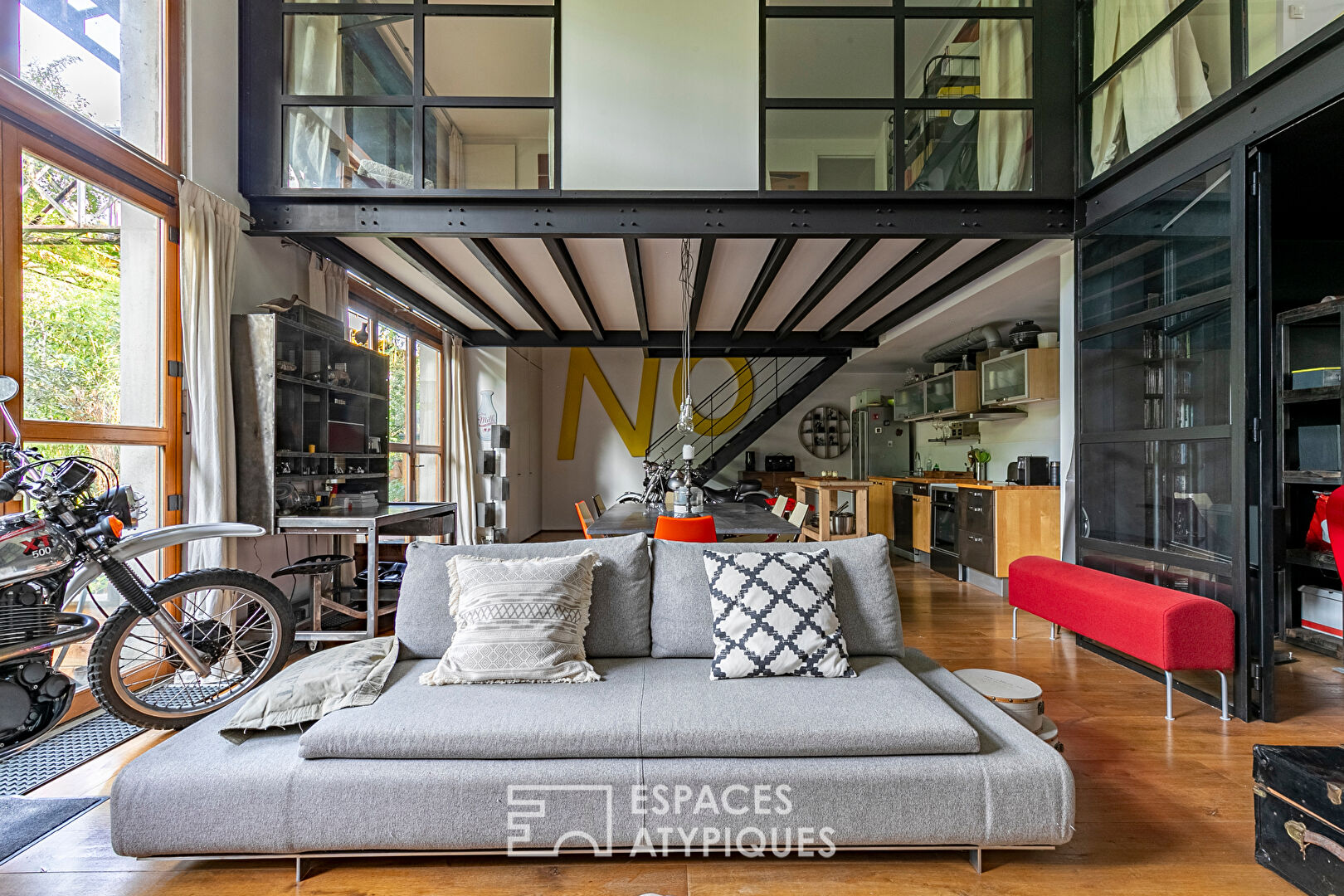 Duplex architect loft overlooking lush garden