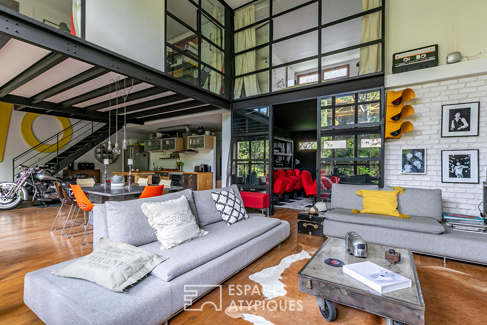 Duplex architect loft overlooking lush garden