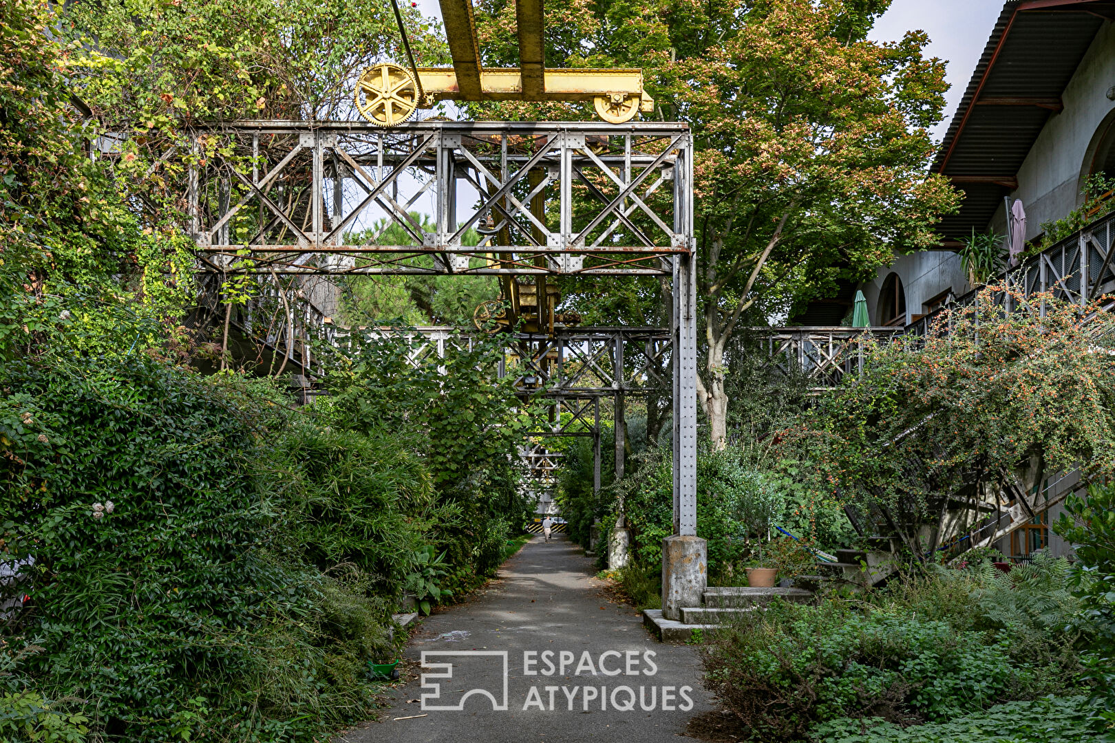 Loft d’architecte en duplex sur jardin luxuriant