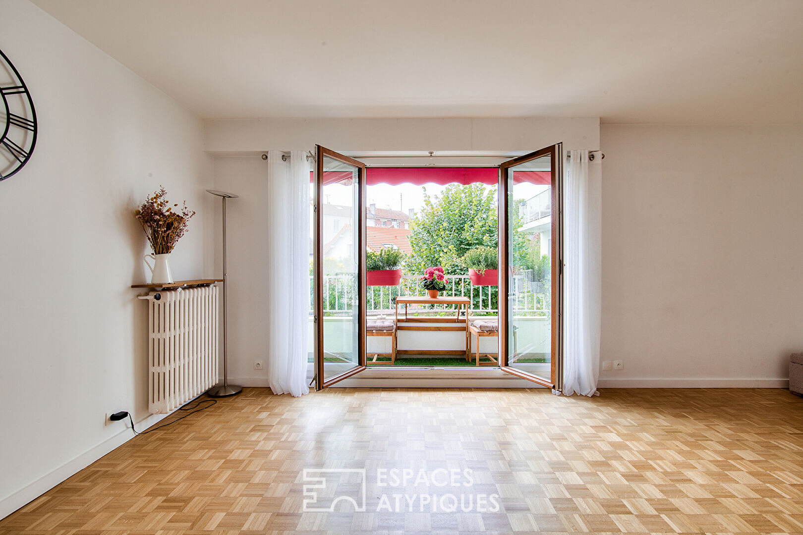 Family apartment with exterior in La Varenne