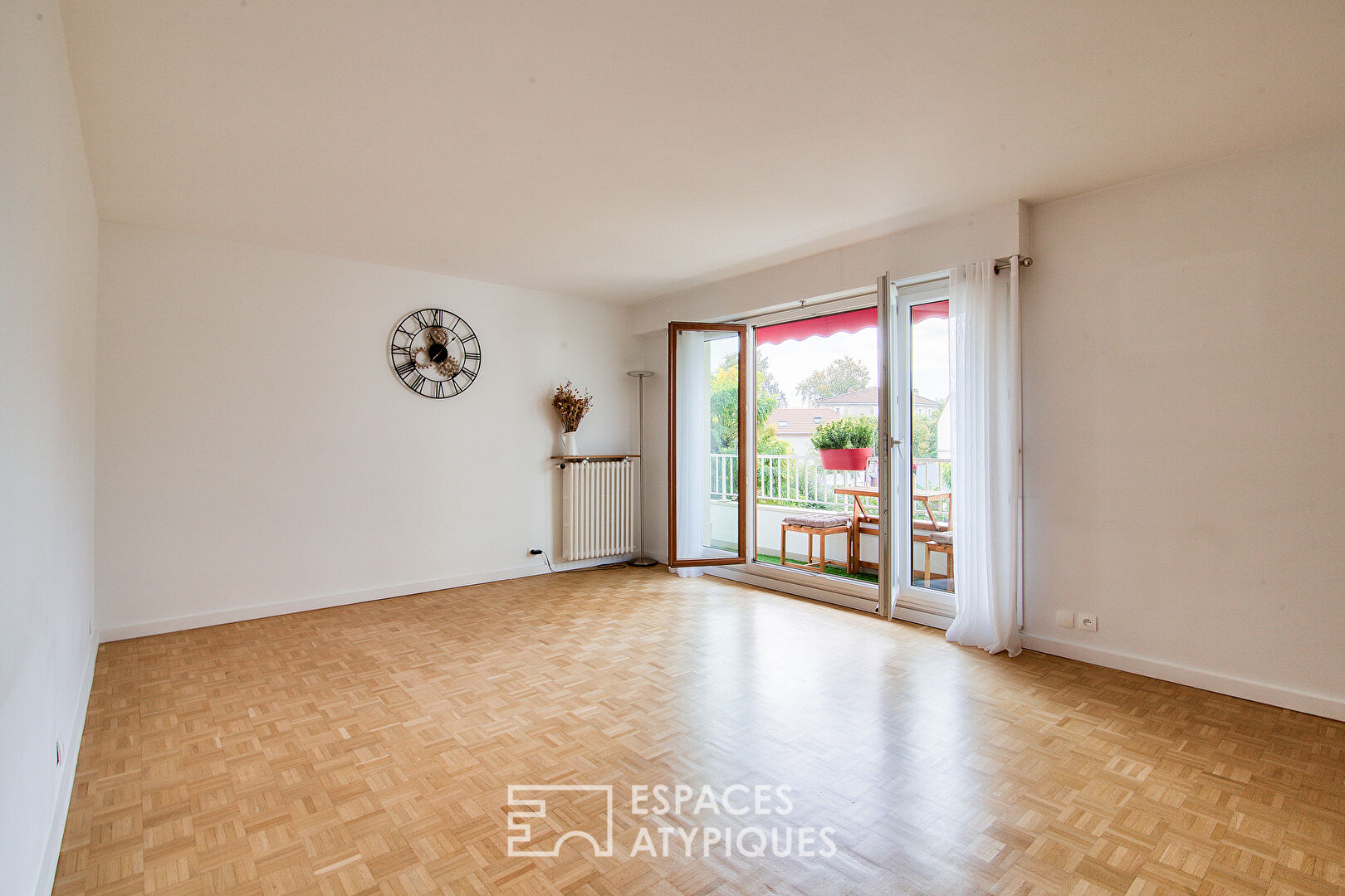 Family apartment with exterior in La Varenne