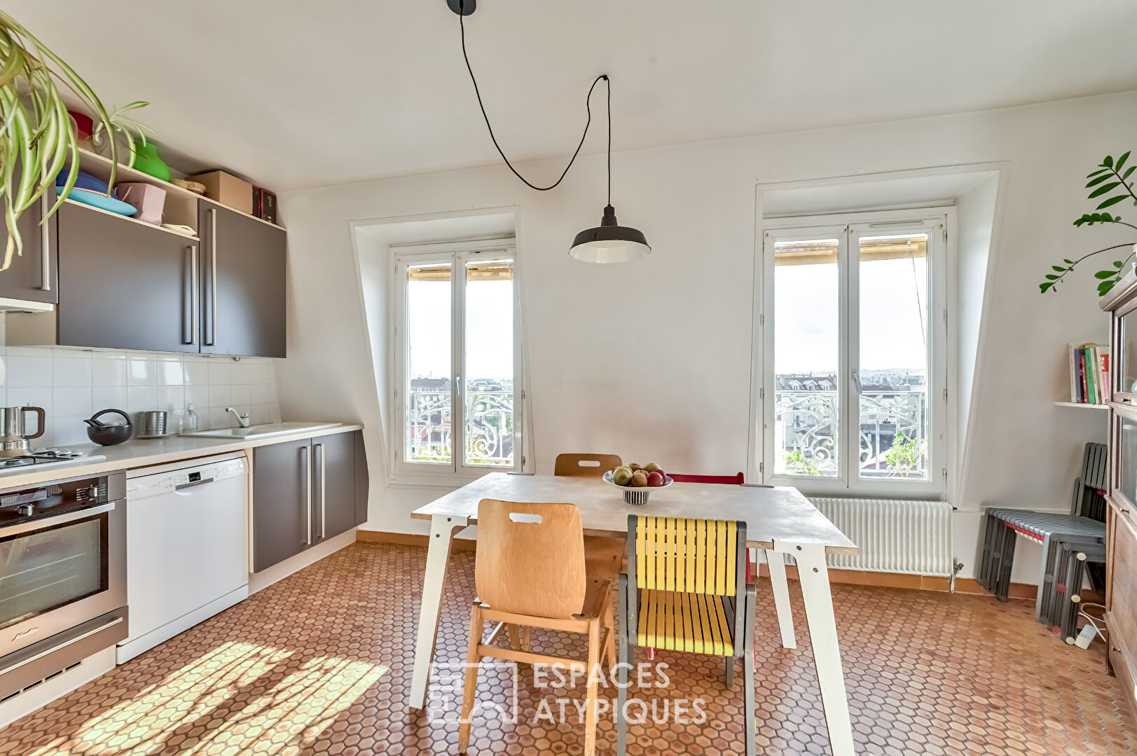 Bright top floor with view