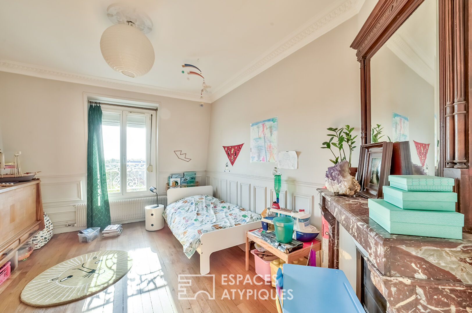 Bright top floor with view