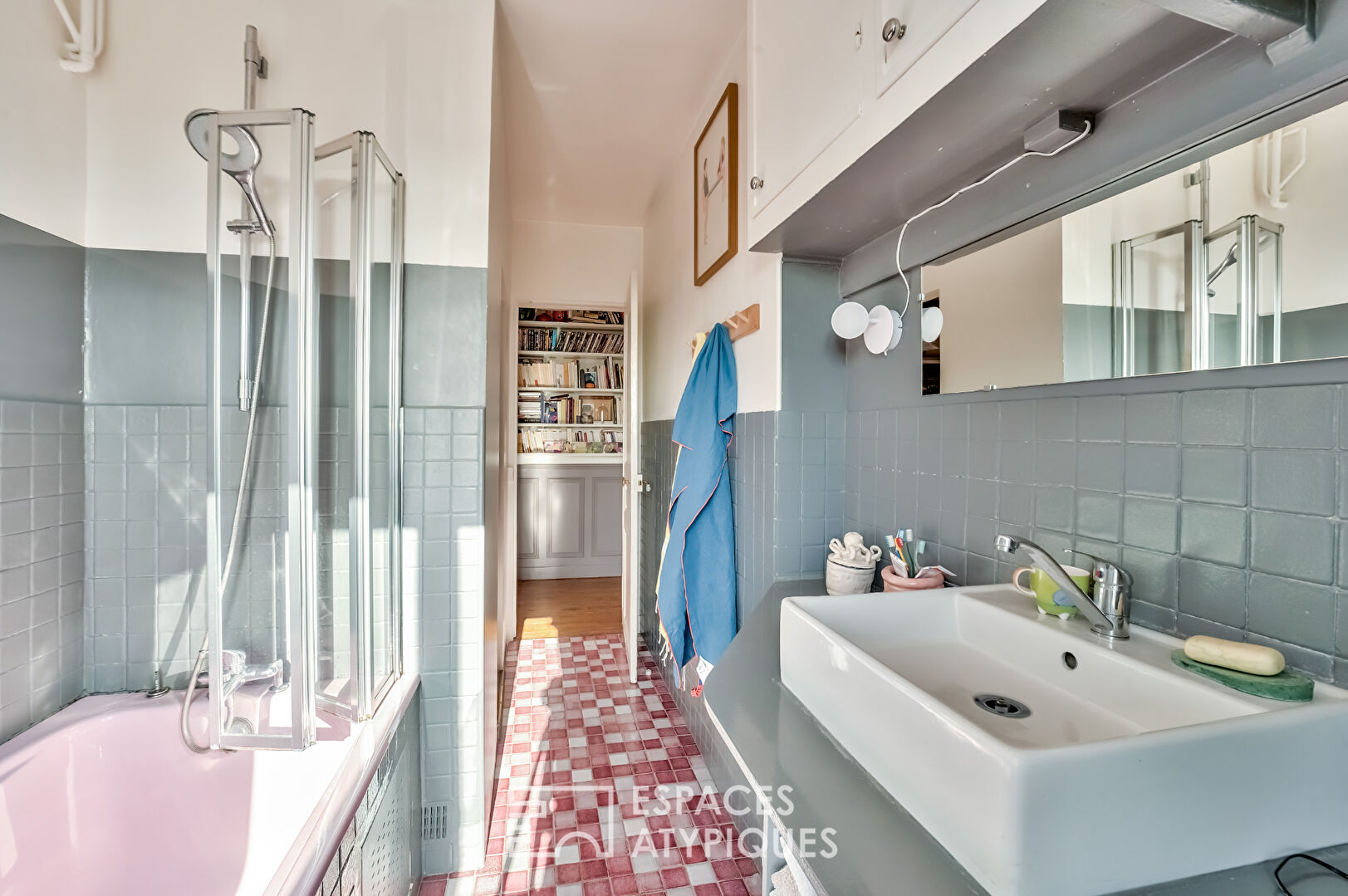 Bright top floor with view