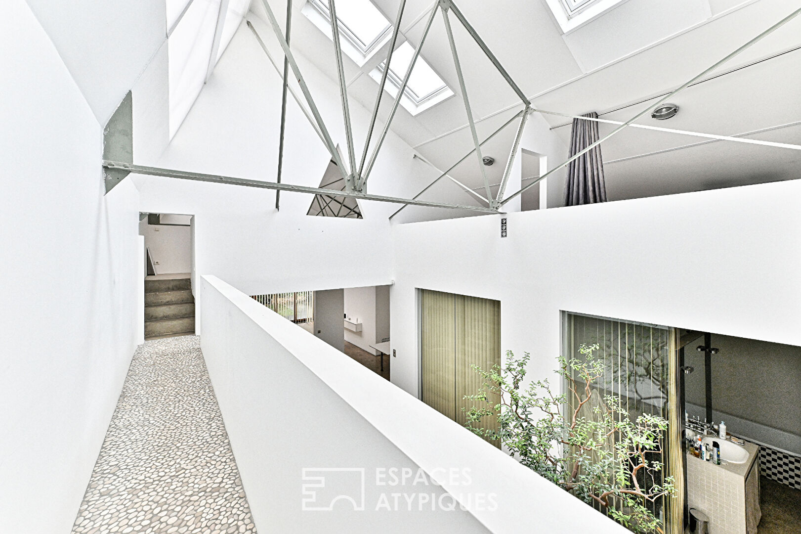 Japanese-style architect’s loft on the outskirts of Paris