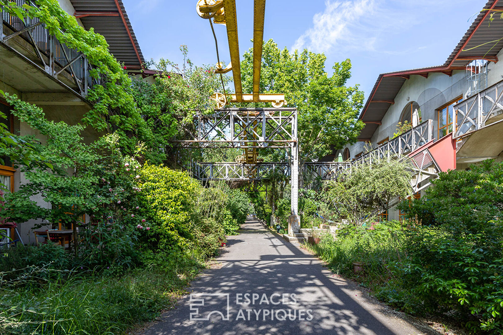 Intimate duplex loft with terrace and garden