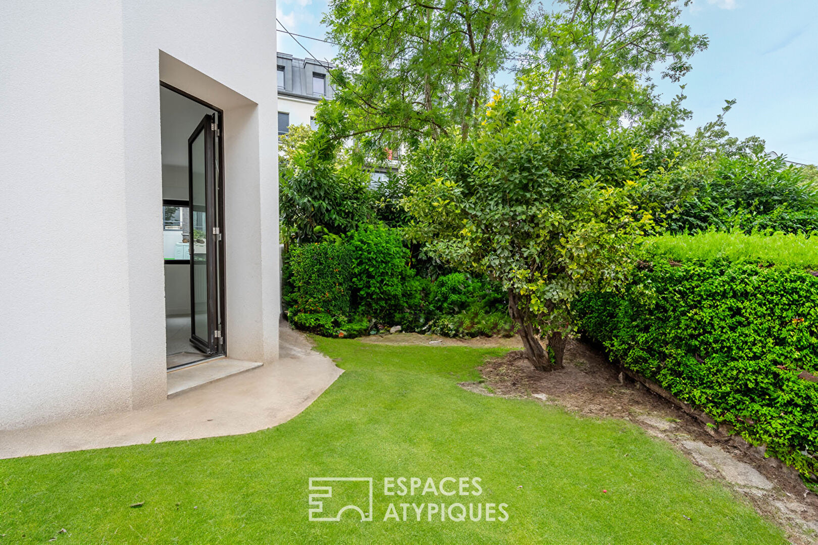 Duplex avec jardin, esprit maison en plein Charentonneau