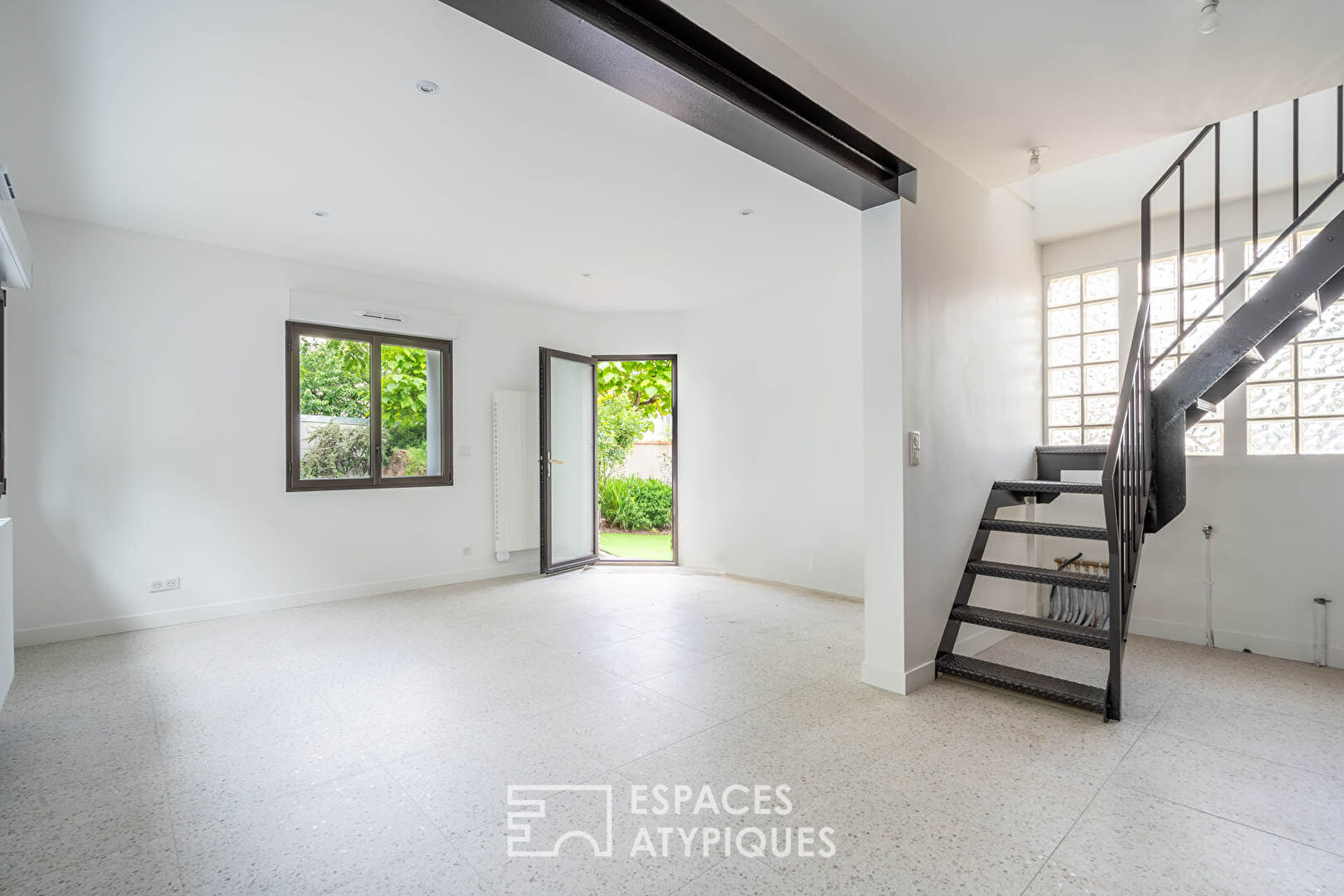 Duplex avec jardin, esprit maison en plein Charentonneau