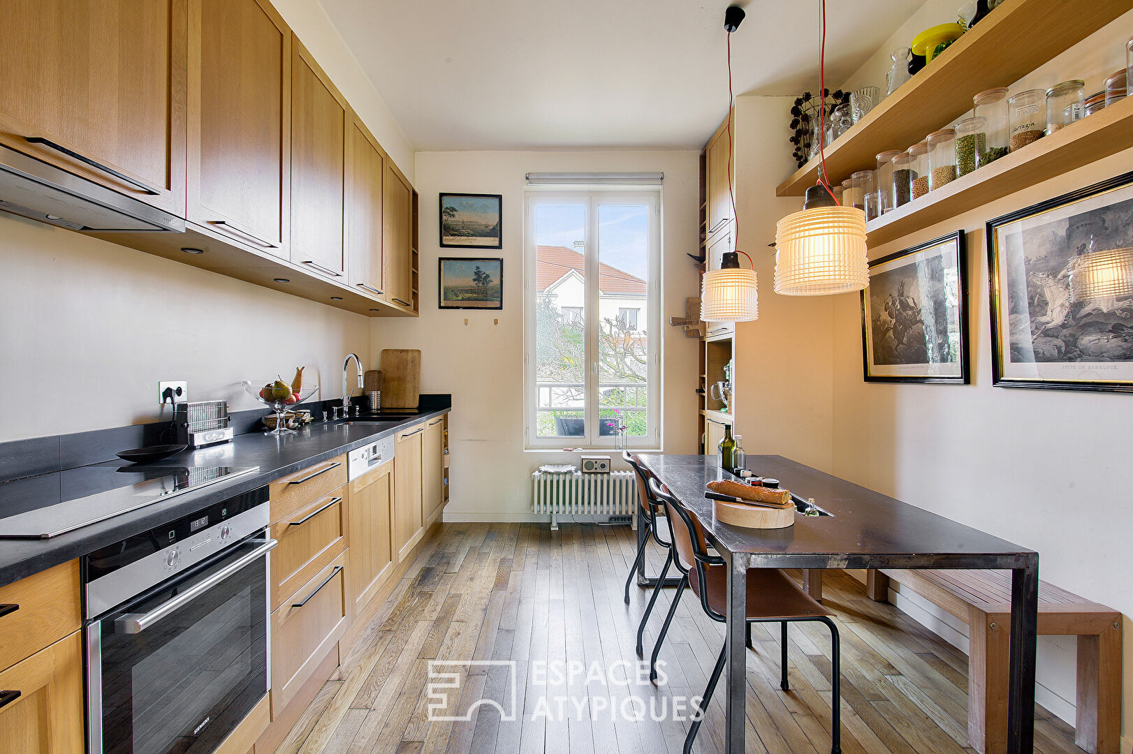 Rare family house with garden in an idyllic setting