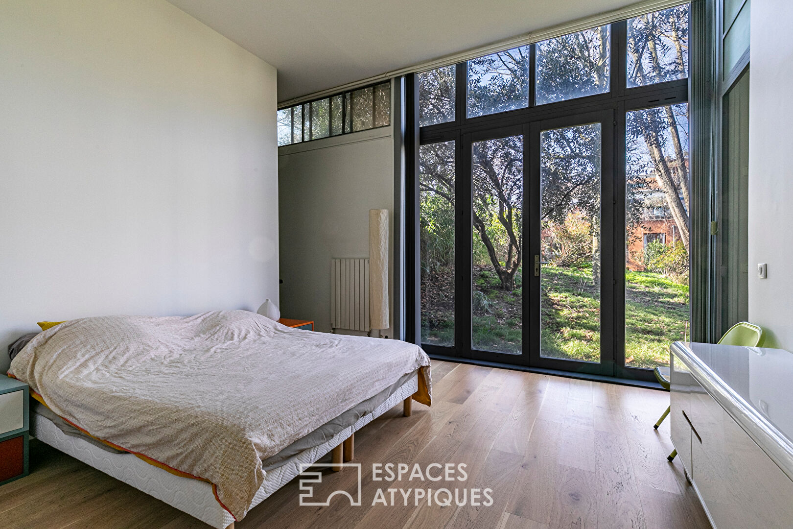 Loft convivial avec terrasse et son oasis de verdure