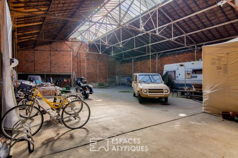 Hangar in Charenton/St Maurice near woods with building permit accepted