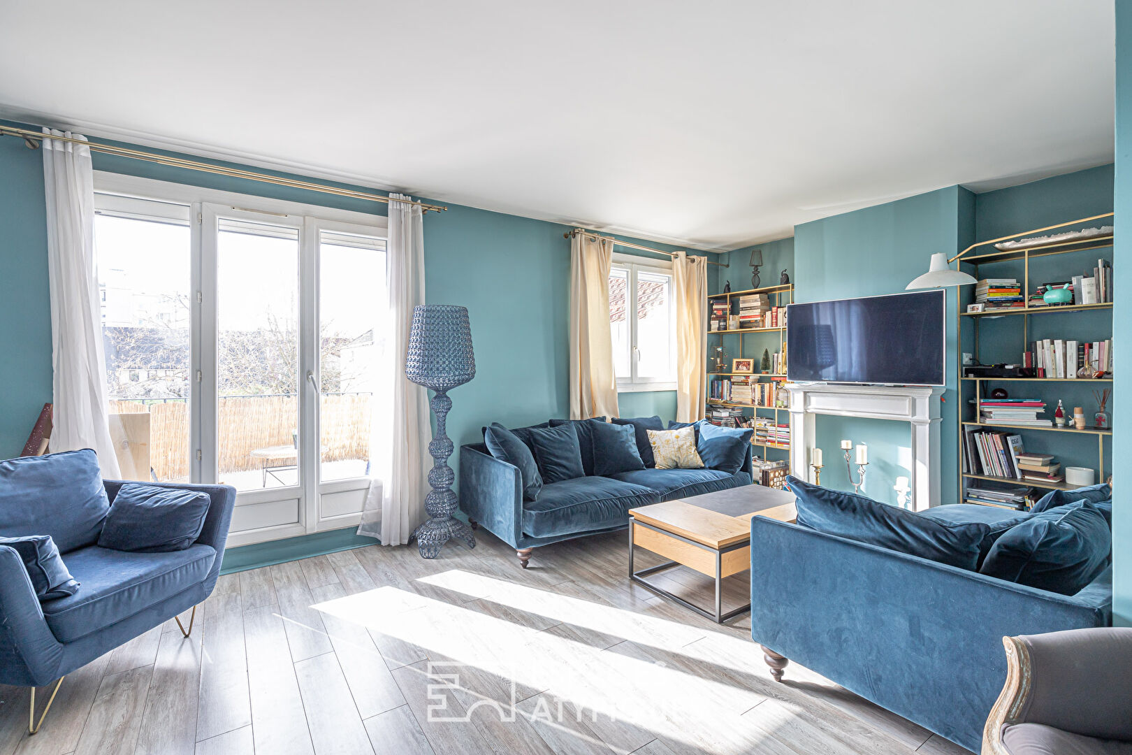 Apartment with balcony