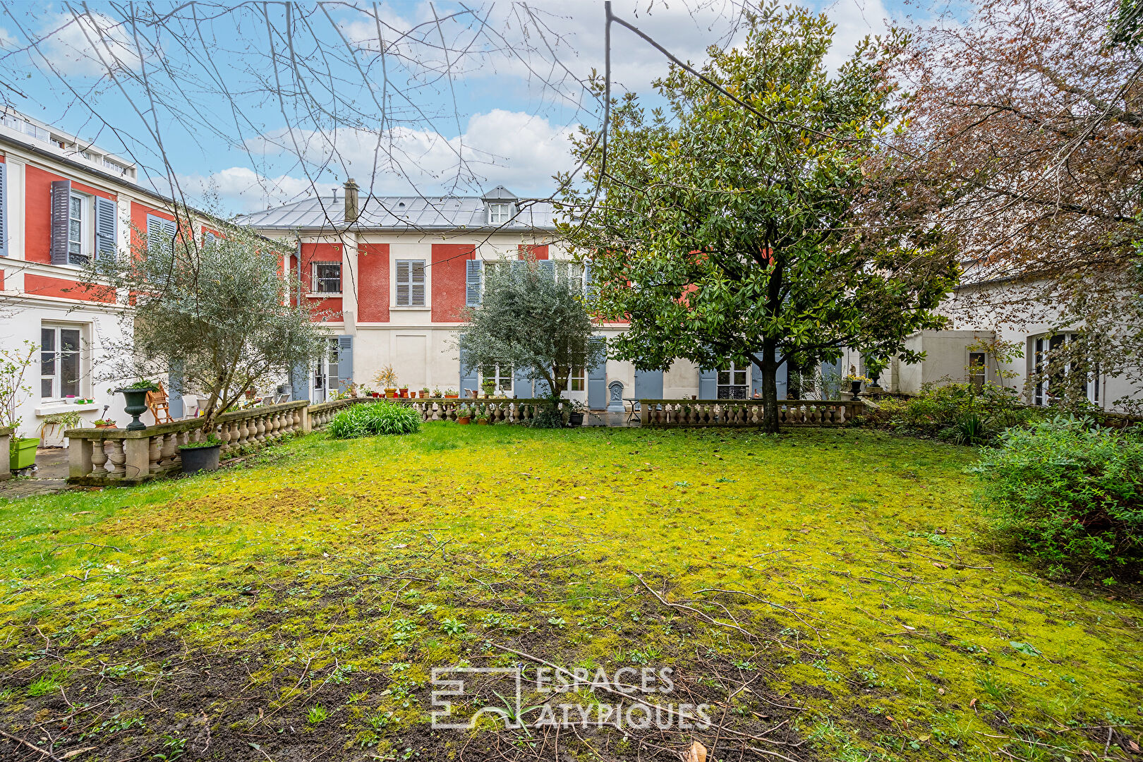 Historic property with garden from the mid-19th century