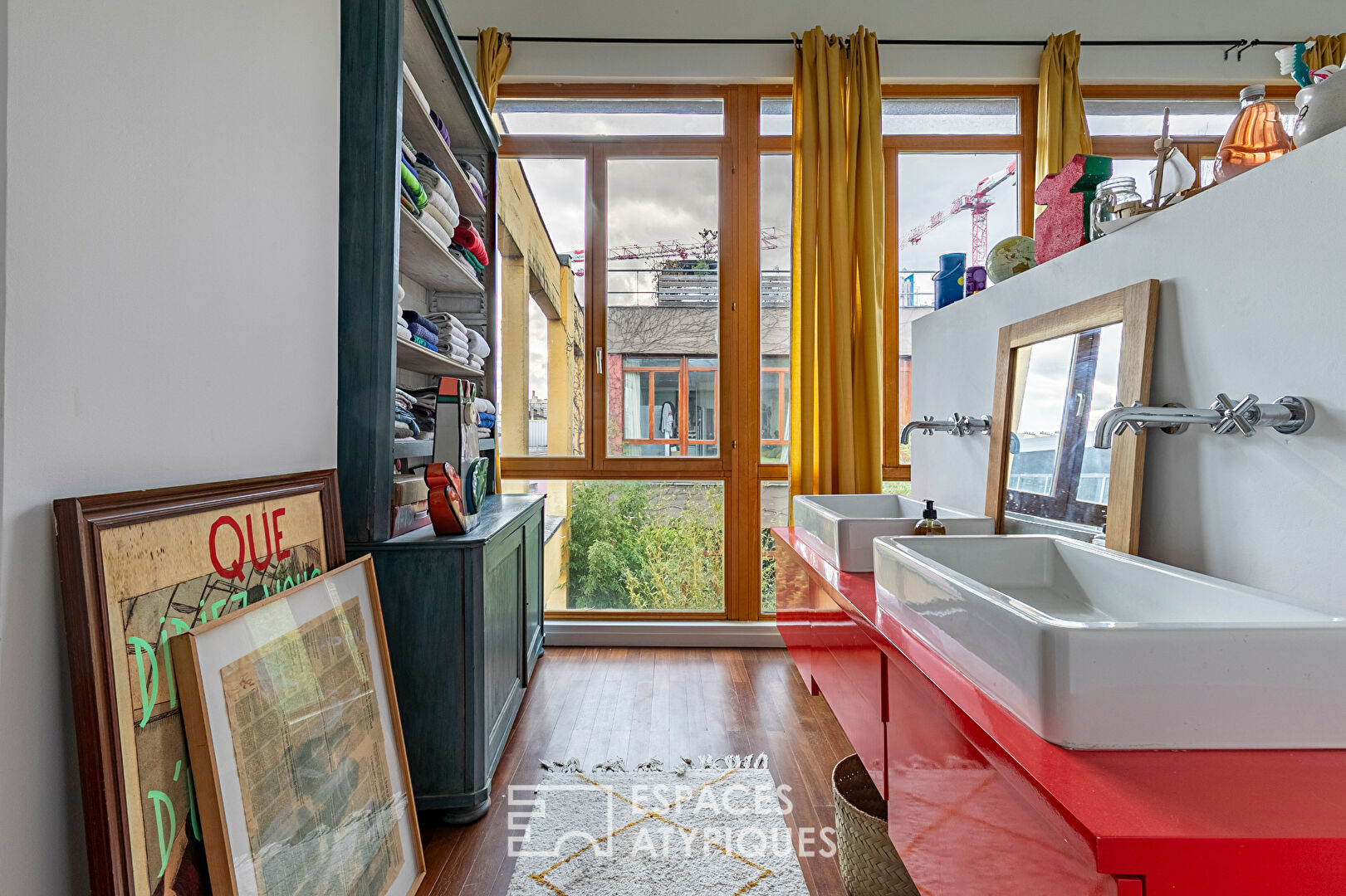 Loft en duplex avec terrasse dans une ancienne graineterie