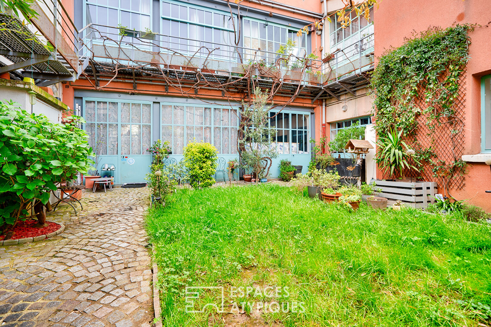 Artist’s loft on the ground floor