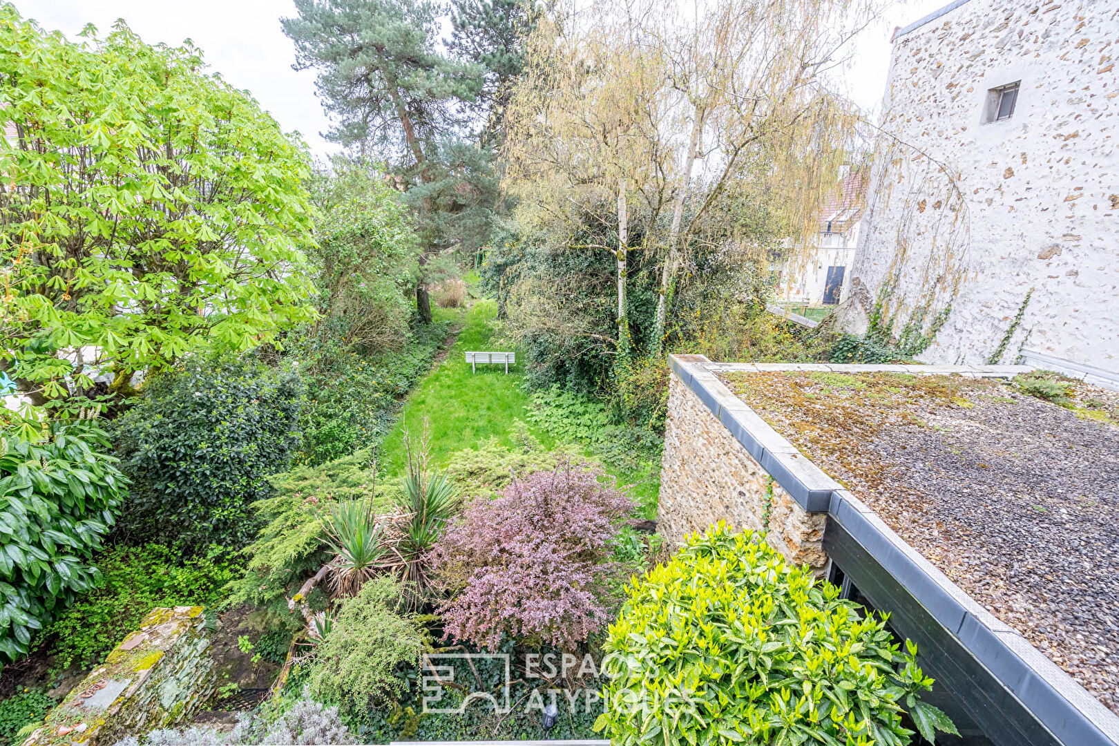 Maison de ville avec extension et jardin luxuriant