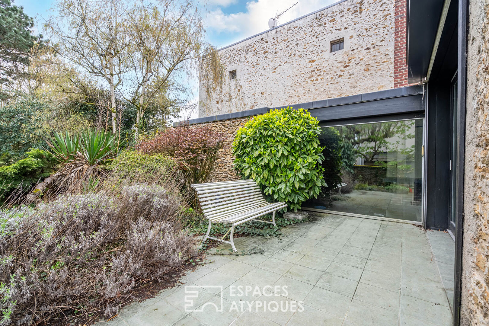 Maison de ville avec extension et jardin luxuriant