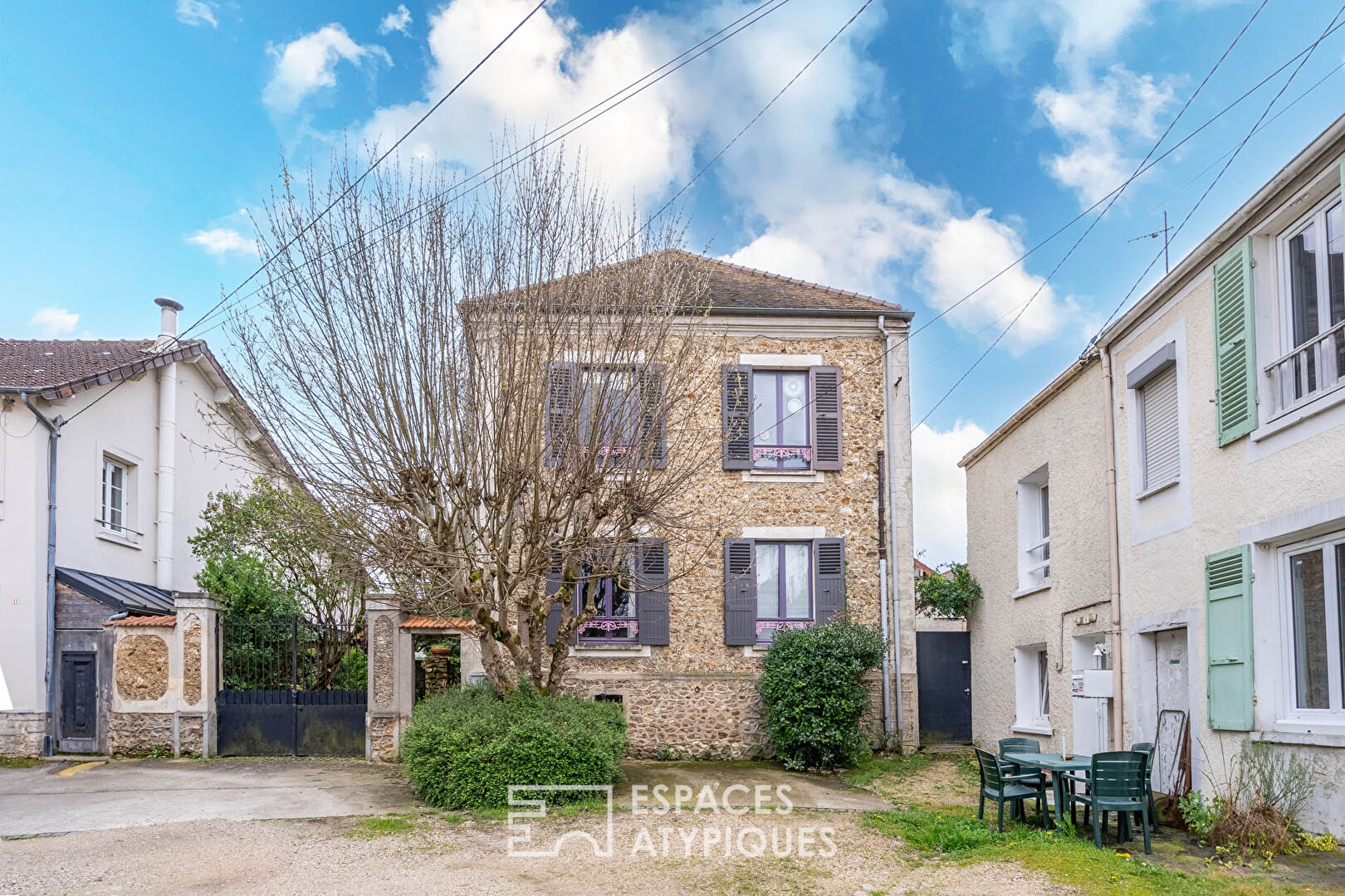 Maison de ville avec extension et jardin luxuriant