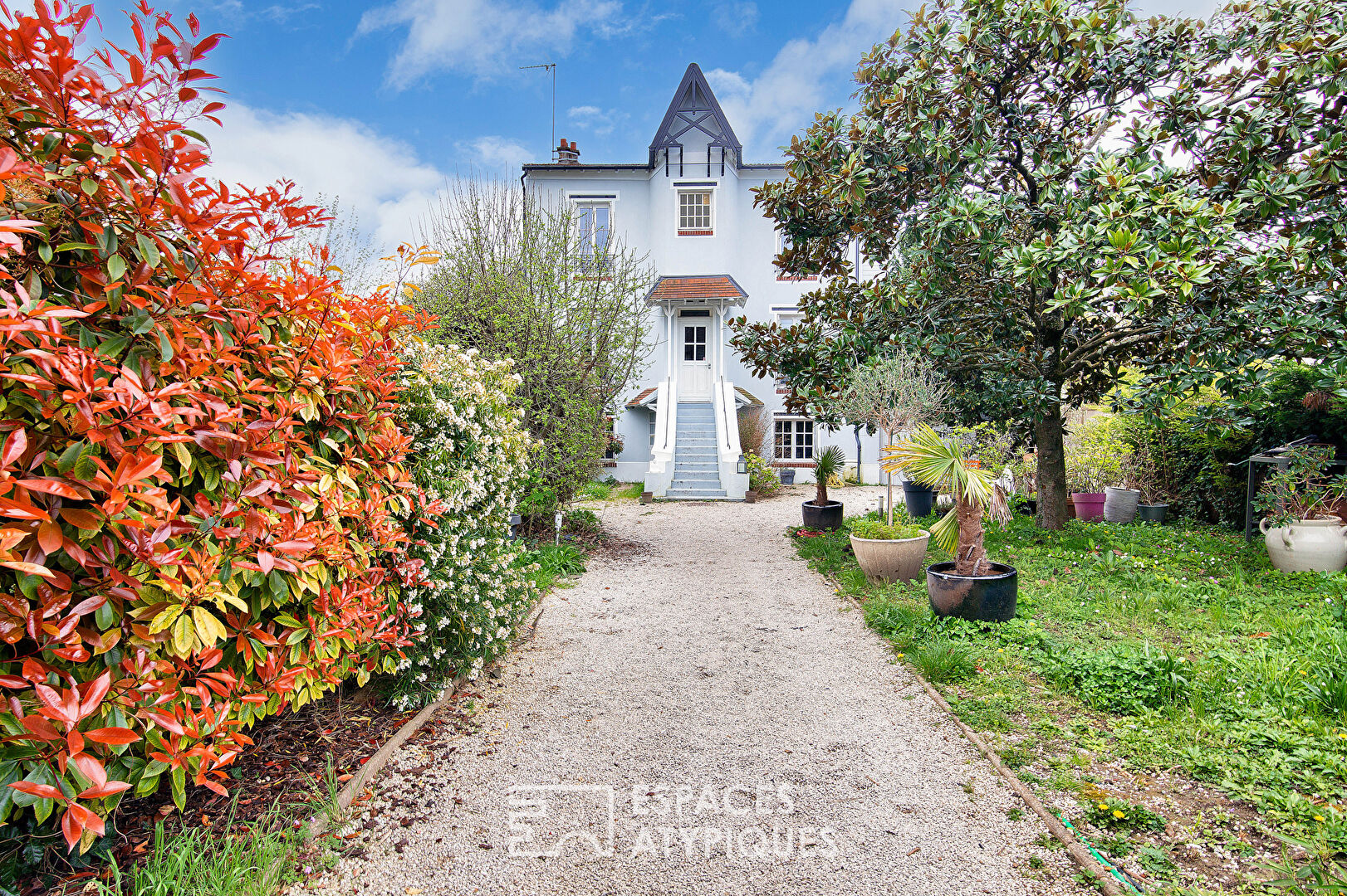 Character house from the 1920s with garden