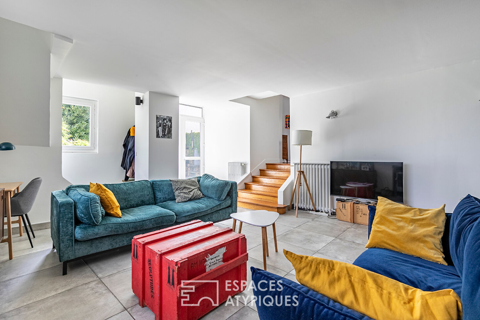 Family house with double garage and terrace