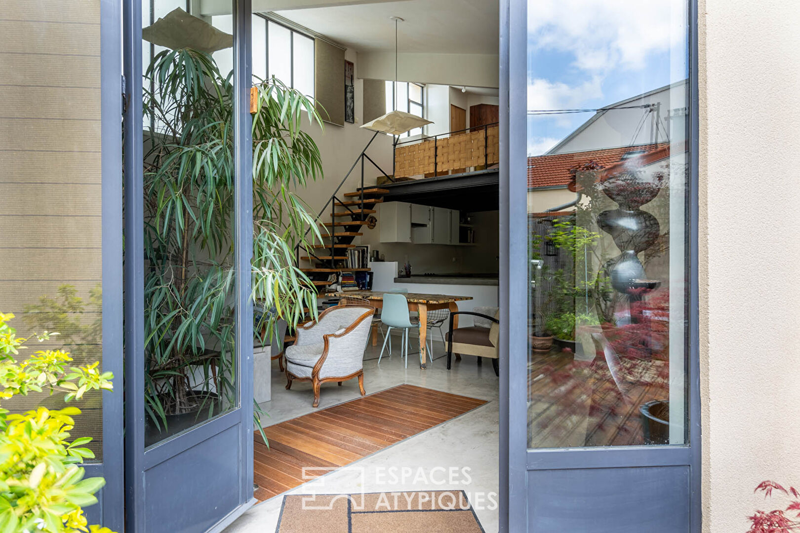 Loft type house with garden