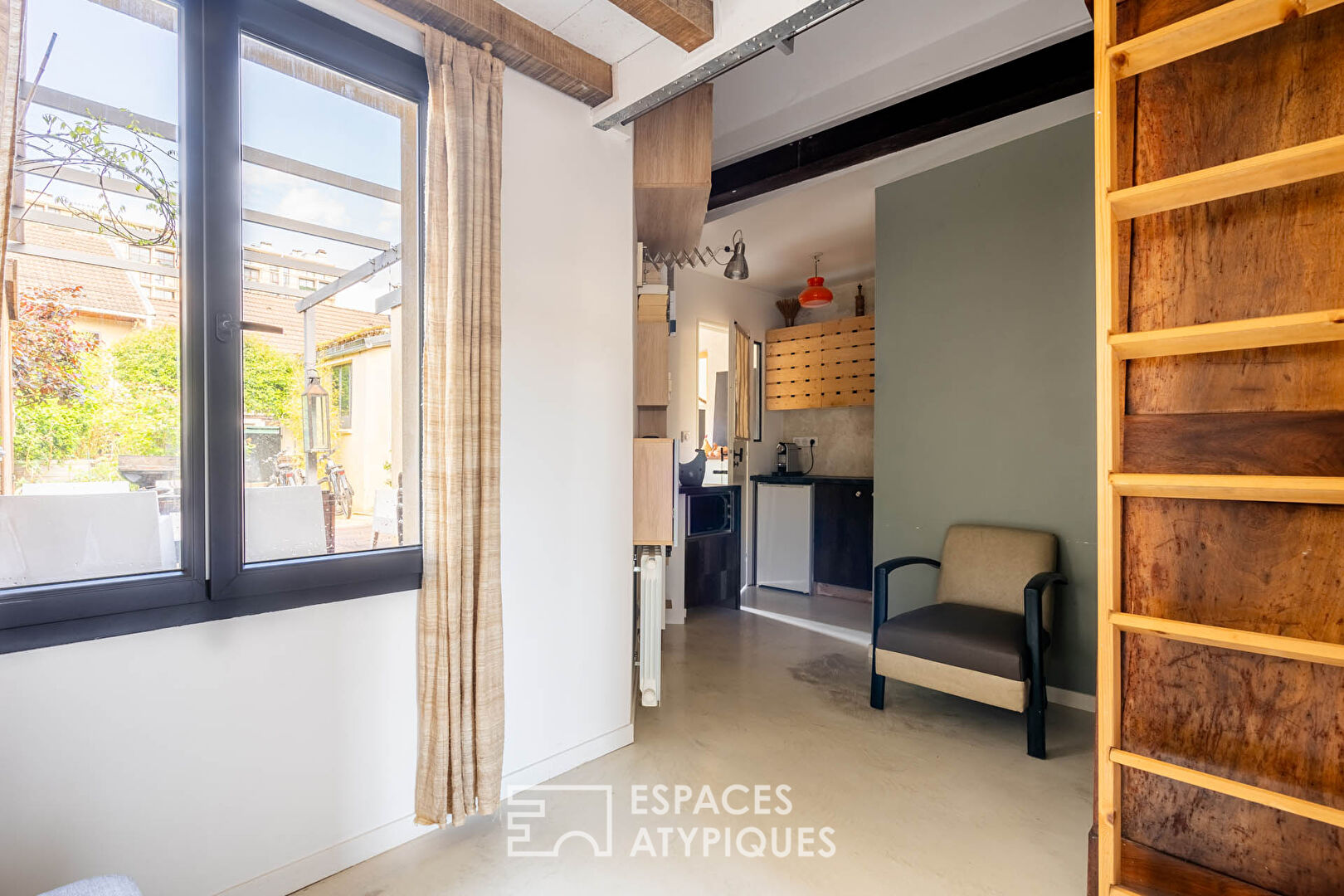 Loft type house with garden