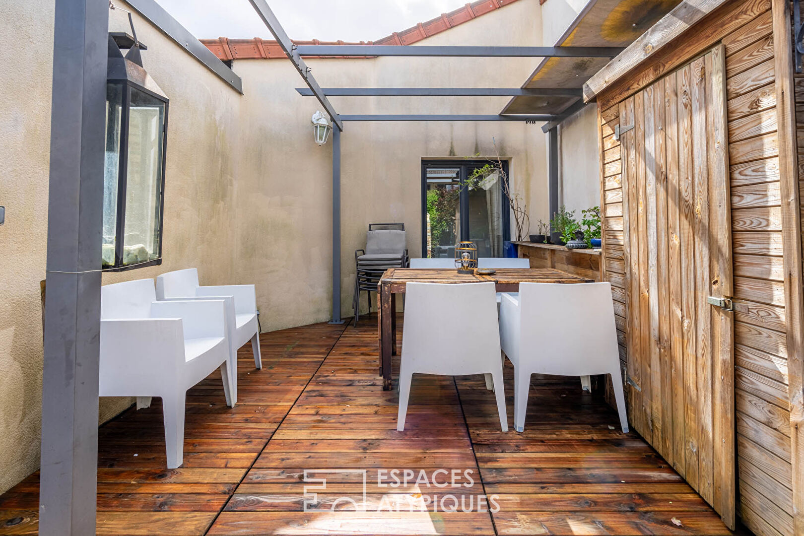 Loft type house with garden